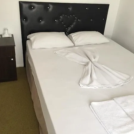 Arslanturk Ada Buti̇k Кушадасы